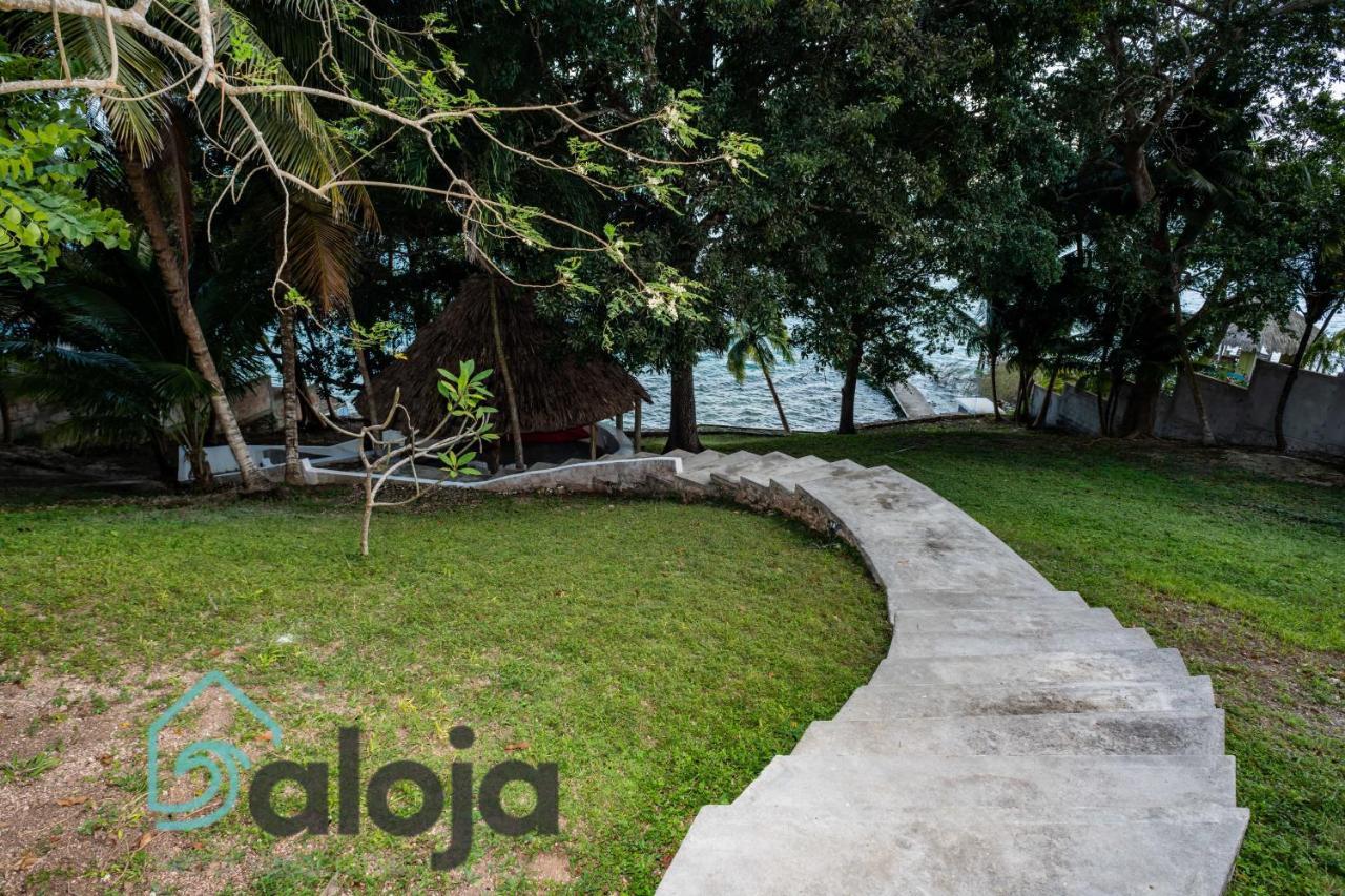 Villa Xtohil With Private Access To The Magic 7 Colors Lagoon Бакалар Екстериор снимка