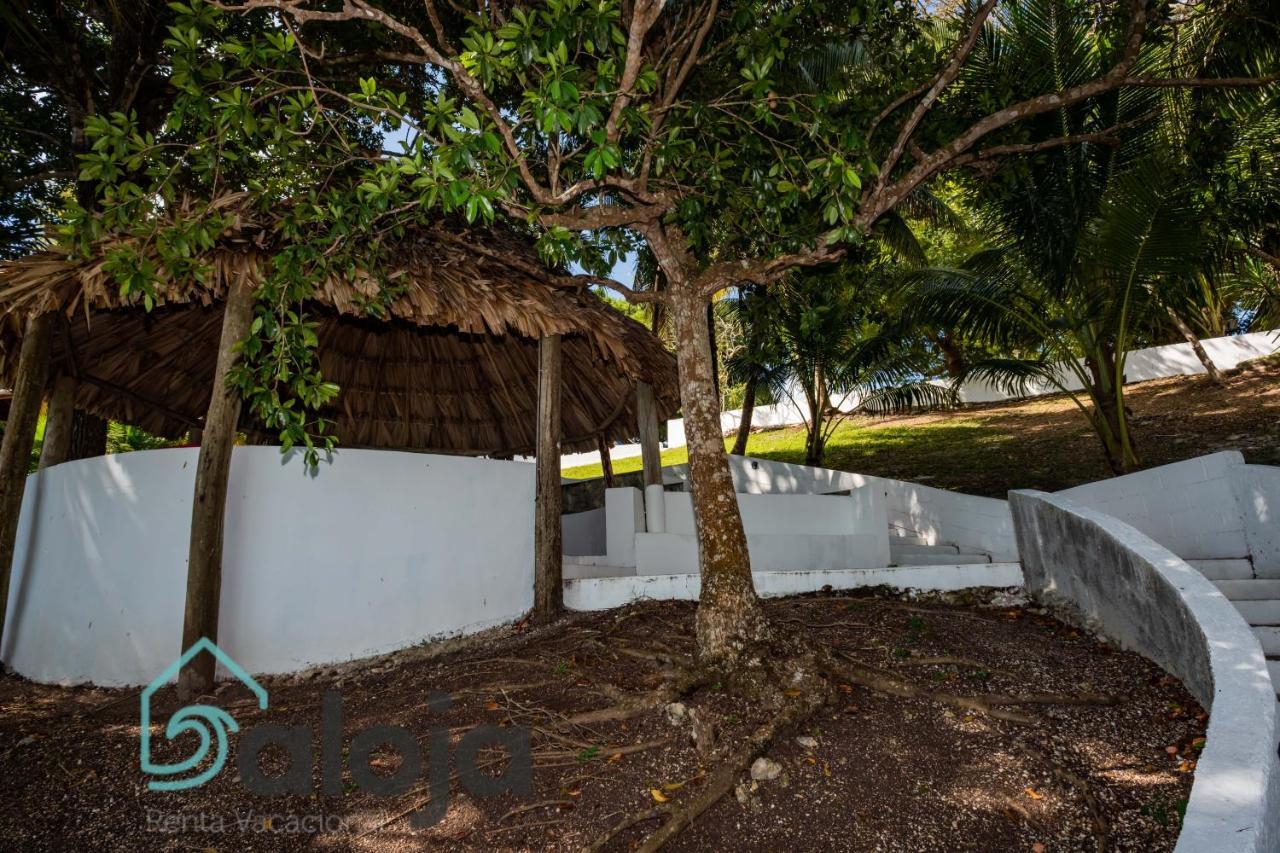 Villa Xtohil With Private Access To The Magic 7 Colors Lagoon Бакалар Екстериор снимка